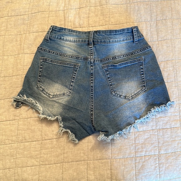 Shorts - Picture 2 of 3